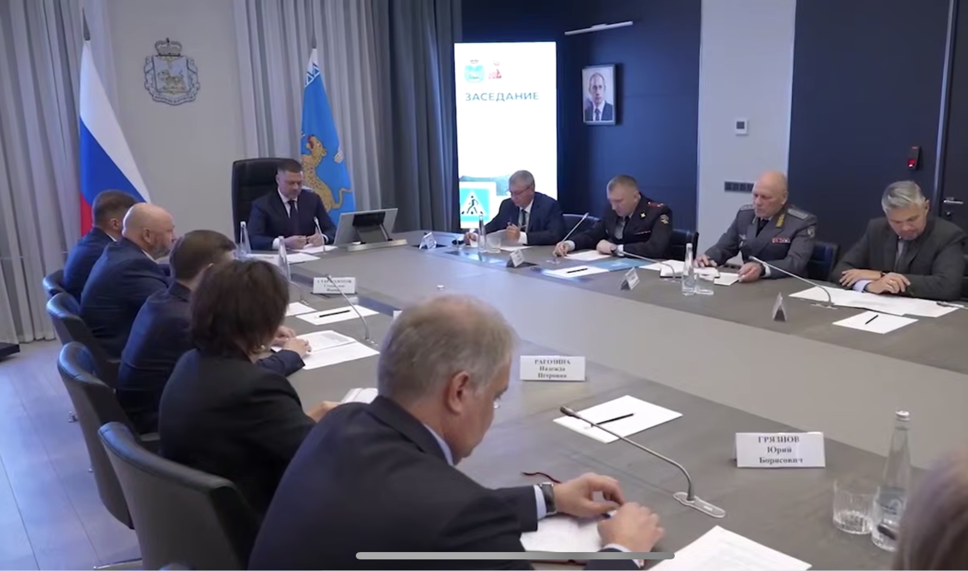 Губернатор Псковской области провел заседание межведомственной региональной комиссии по обеспечению безопасности дорожного движения